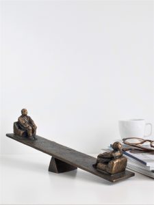 momentum aegte bronze figur 225x300 - APC_0574