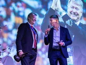 A rets Traener A ge Hareide med Jon Dahl 300x225 - AC