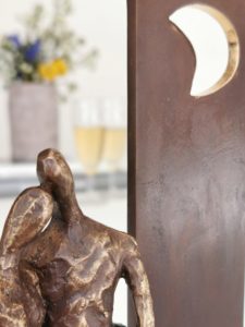99skulpturer fly me to the moon bronze 225x300 - IMG_20200320_142334