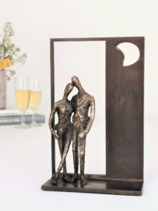 99skulpturer fly me to the moon bronze 3 225x300 - IMG_20200320_142046