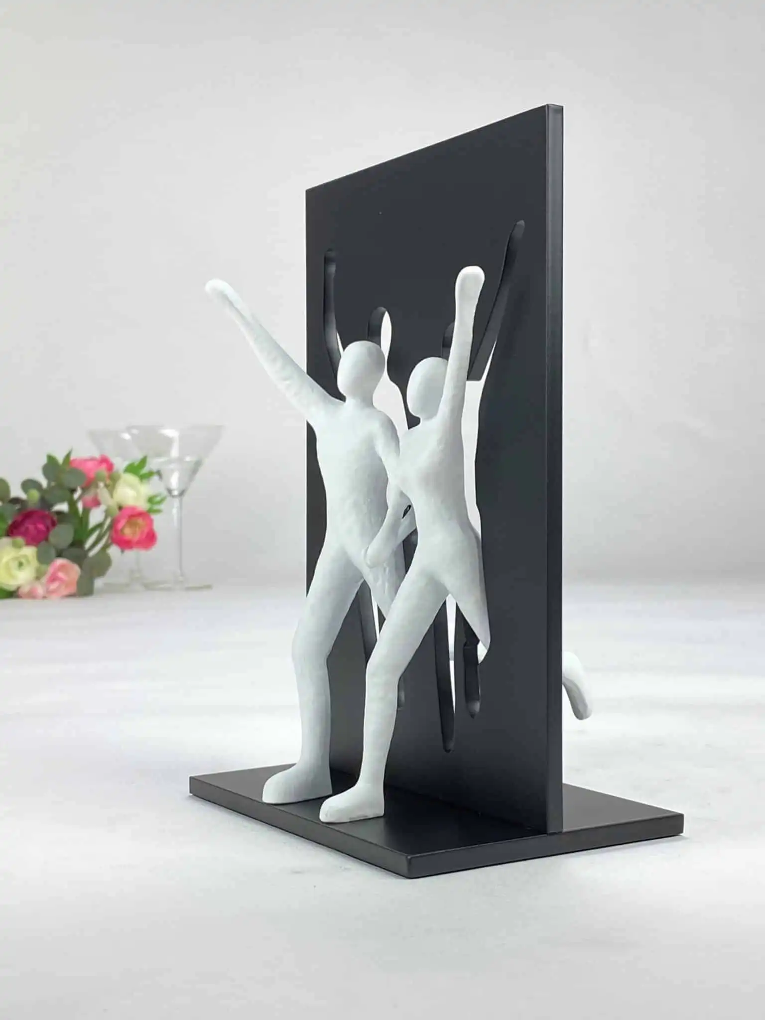 Gennem tykt og tyndt skulptur med par (perfekt gave til bryllup, kobberbryllup og sølvbryllup)