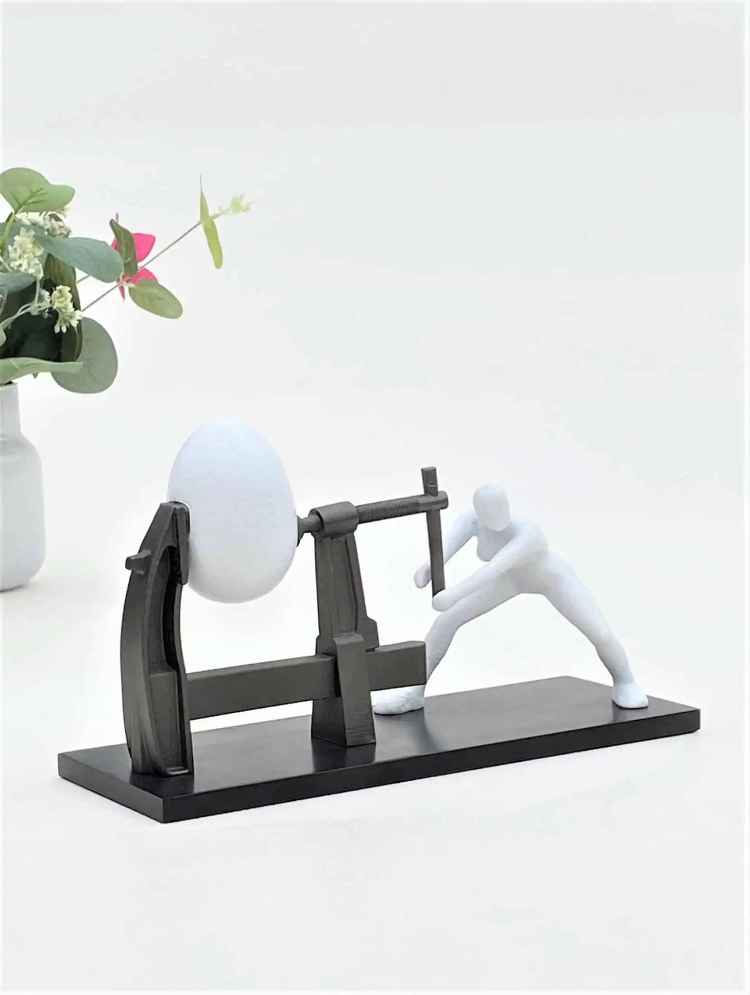 Girl Power skulptur med kvinde (styrke)